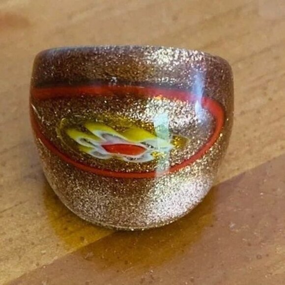 BEAUTIFUL Flower Glass Ring Size 9 - Picture 1 of 3